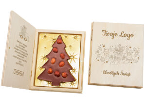 Choinka z orzechami laskowymi